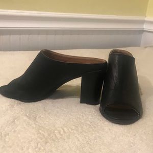 New York and Company Ladies black slip on Chunkly heel Mules -size 8